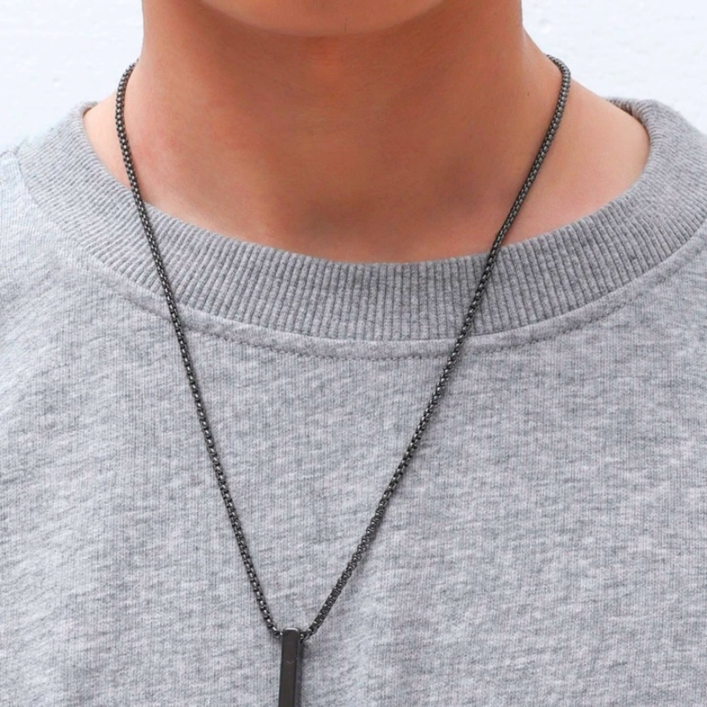 Mens Fashion jewelry subtle flex.
